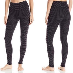 Alo Yoga Airbush Leggings in Black Arches Size Large